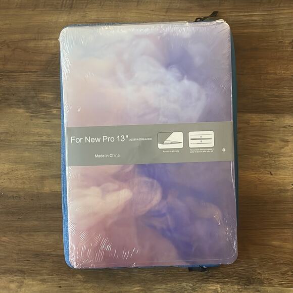 MacBook Pro 2016-2020 blue soft case with hardshell - Picture 2 of 5